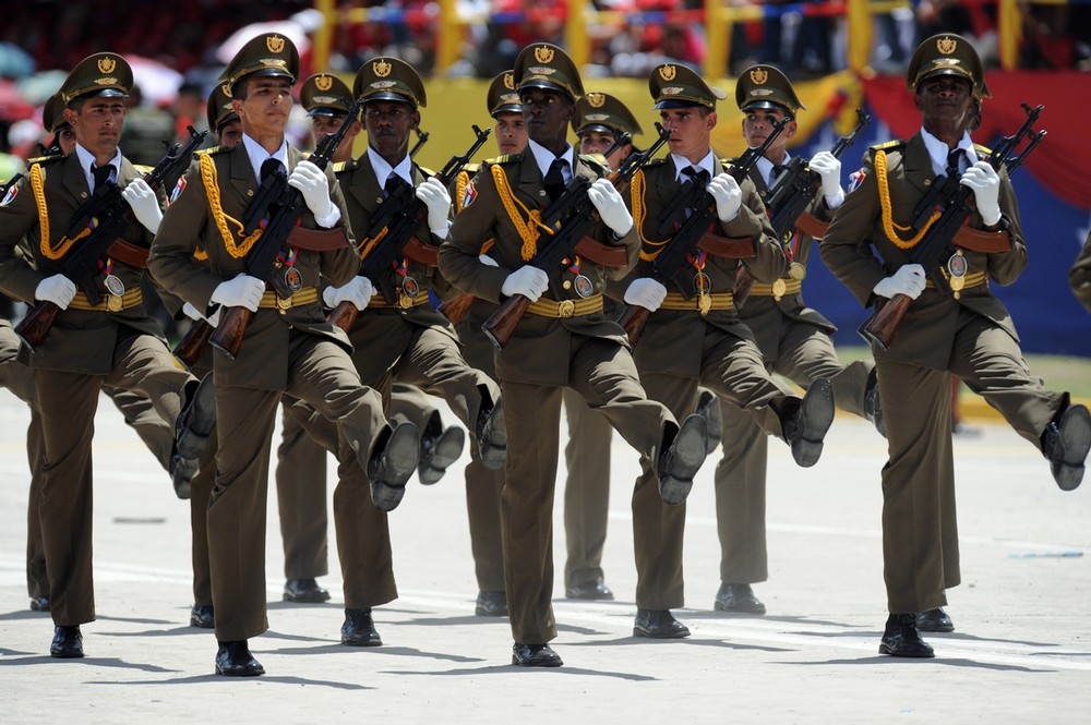 Кубинские военные. Военная форма кубинцев. Форма армии Кубы. Униформа армии Кубы. Кубинские солдаты.