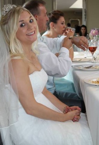 cheated bride sells her wedding dress on eBay cheated bride sells her wedding dress on eBay