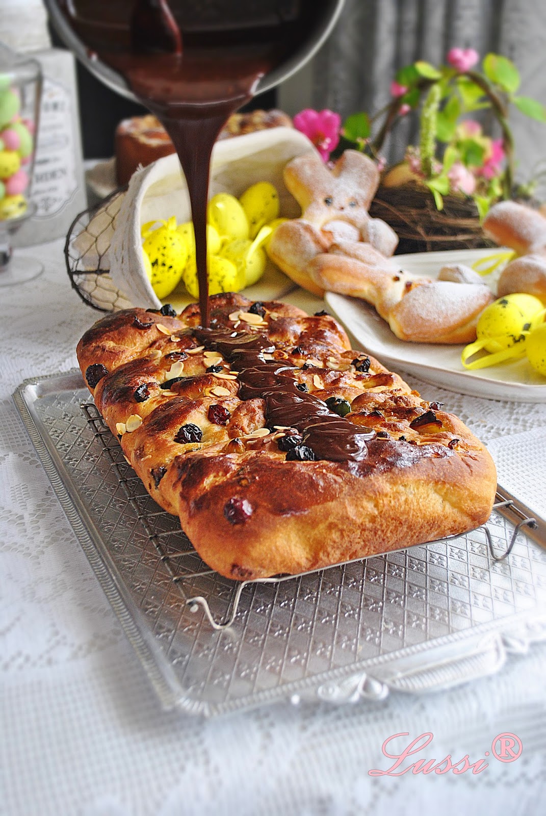 Lussi`s World of Artcraft Козунак със заквасена сметана с халва