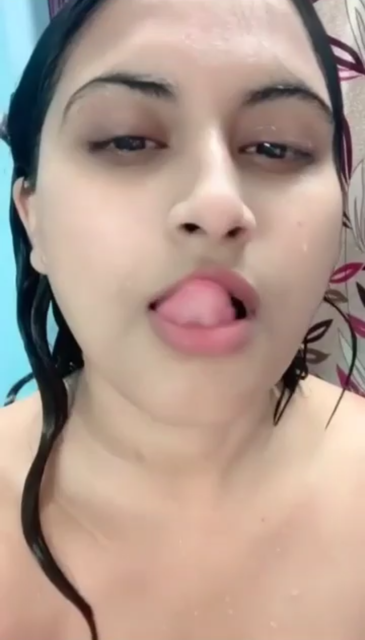 Gunjan aras nude