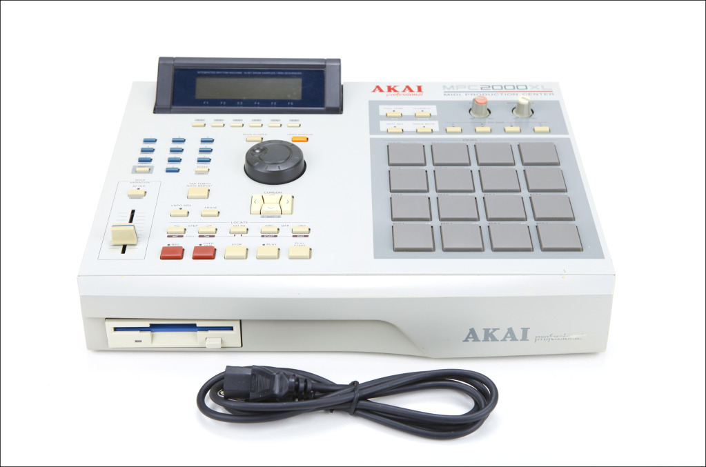 MATRIXSYNTH Akai MPC2000 XL SN B992501278