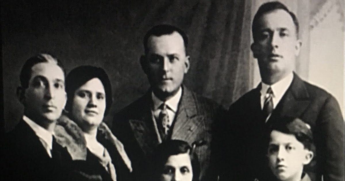 Federico Fellini: A Look into the Life and Career of an Icon