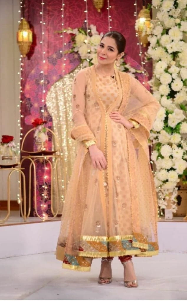Dresses Worn by Pakistani Showbiz celebrities on Eid ul Fitr 2020 Dresses Worn by Pakistani Showbiz celebrities on Eid ul Fitr 2020