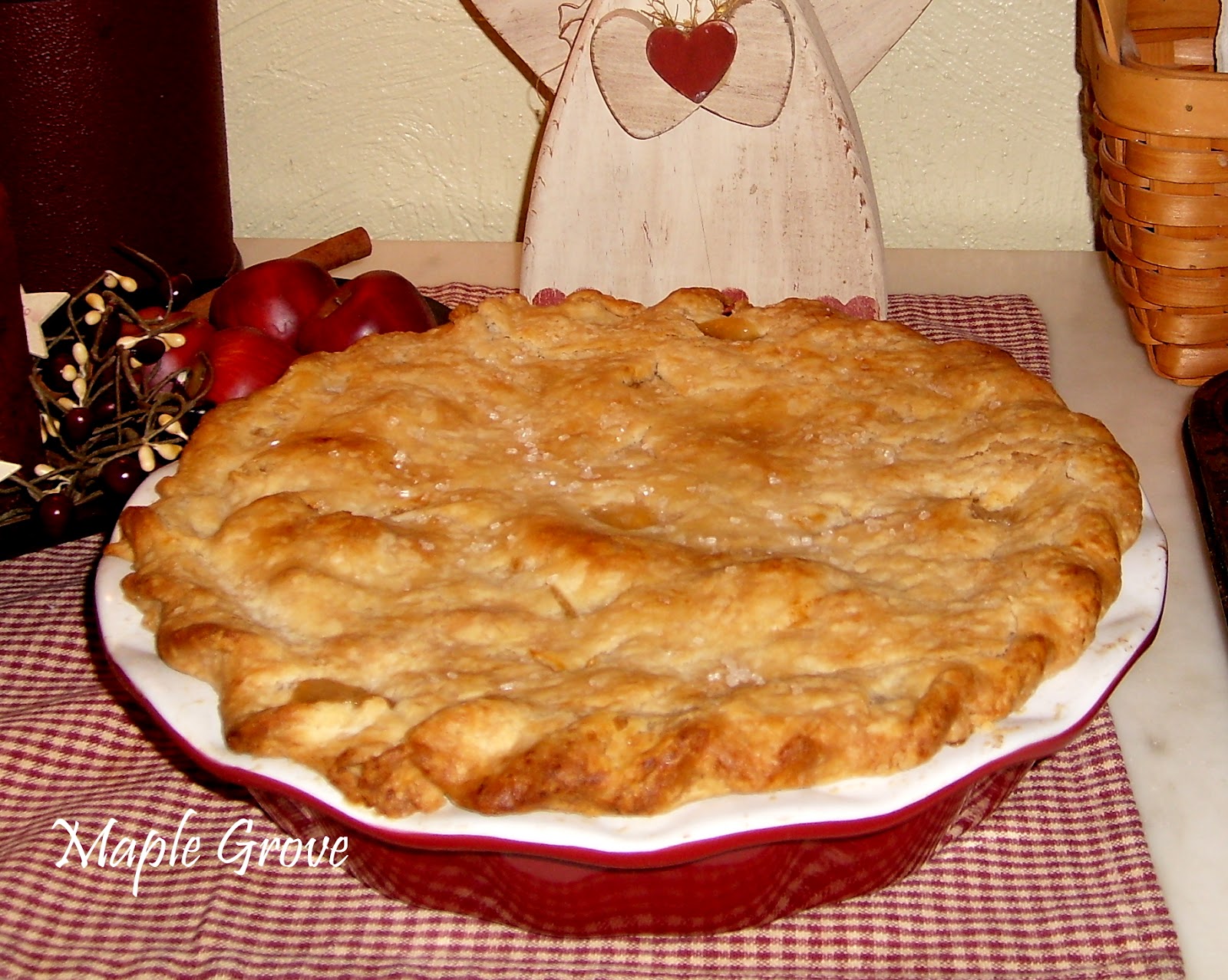 Maple Grove: Mom's Old-Fashioned Apple Pie