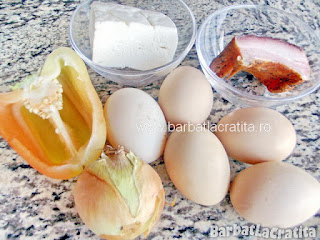 ingrediente reteta omleta taraneasca cu branza, sunca, ceapa, ardei