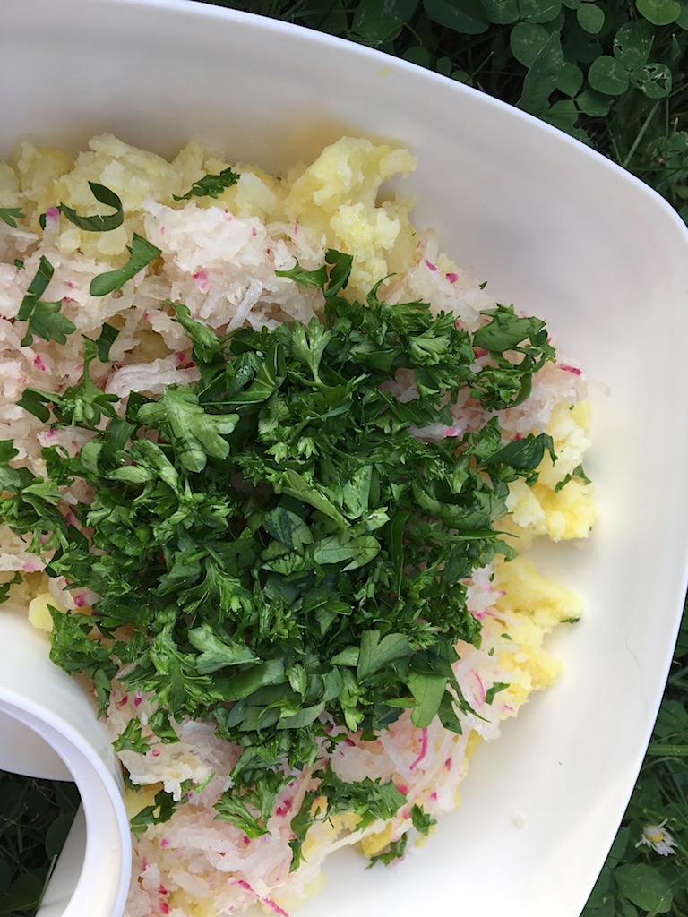 Печь вертушка. Вертушки печенье. Салат спутник. Орехи с сахаром подрумянивают на сковороде. Рецепт спутник.