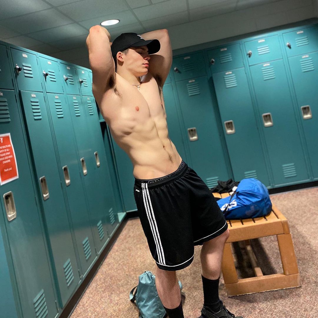 All-out exposure: thrilling nakedness in the locker room!