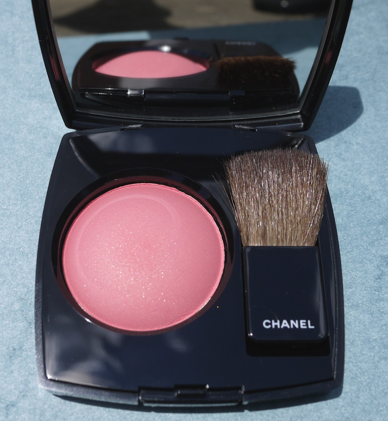 Best Things in Beauty Chanel Rose Initiale Joues Contraste Powder