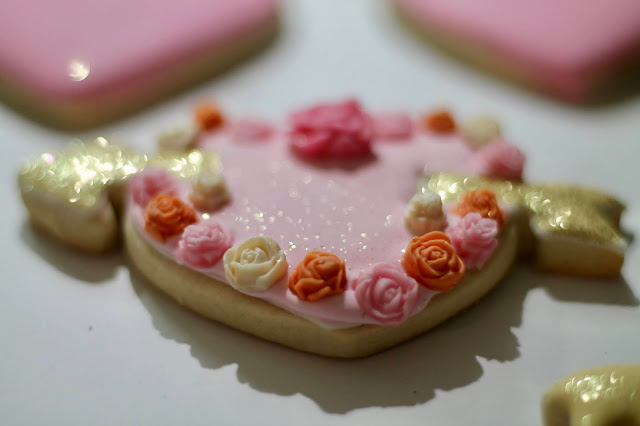 flaming heart cookies,fondant flowers,heart cookies,Wedding cookies ideas,silicon flower mold,fondant cookies,Valentine's day,valentines,cookie decorating blogs,easy cookie decorating,