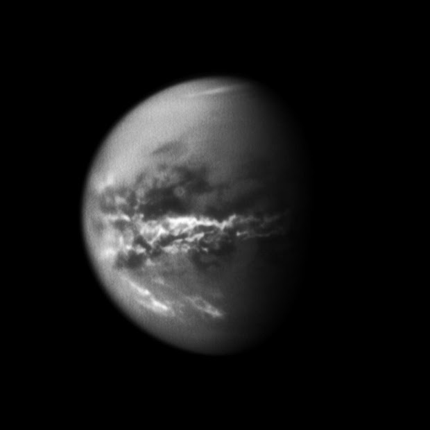 Cassini spacecraft sees seasonal rains transform Titan's surface