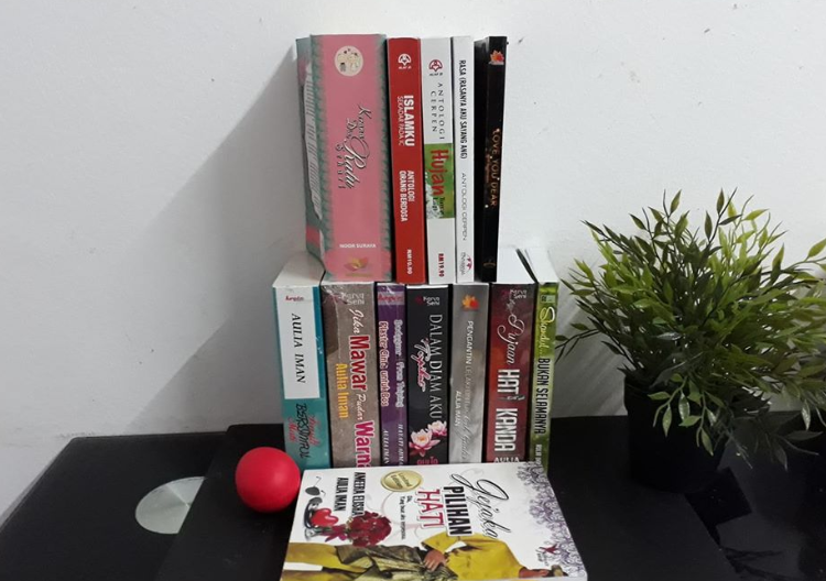 √Membandingkan Karakteristik Novel Angkatan 20-30an Revisi 2017