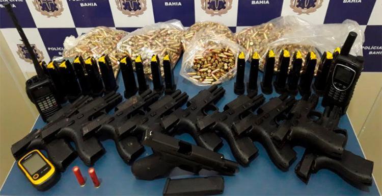Quarteto é preso com duas mil munições e armas de uso restrito em Vitória da Conquista