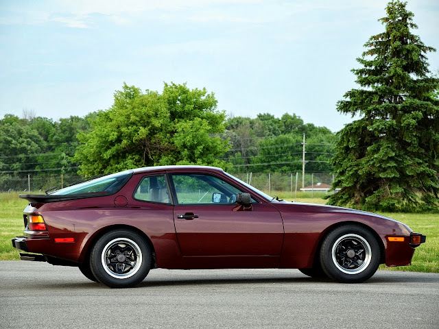 Porsche 944