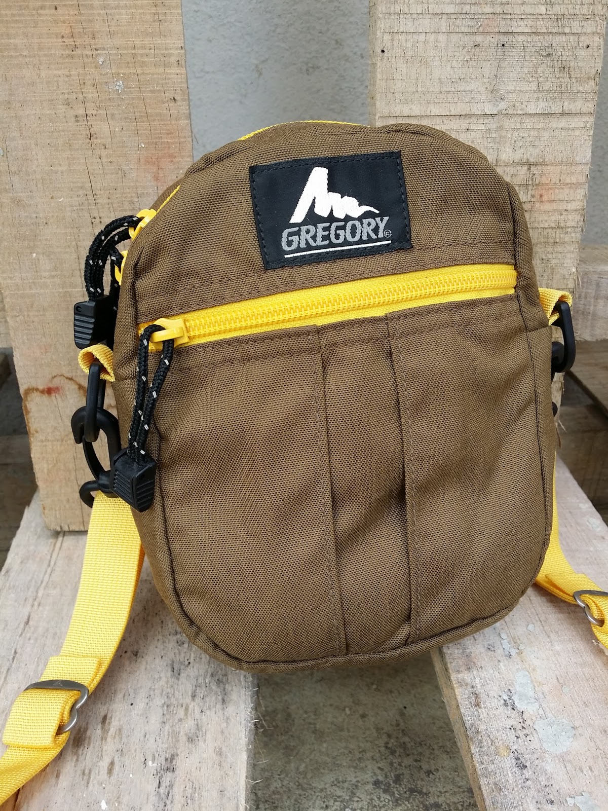 d0rayakEEbaG Gregory USA Crossbody Bag Brown & Yellow(BOOKED)