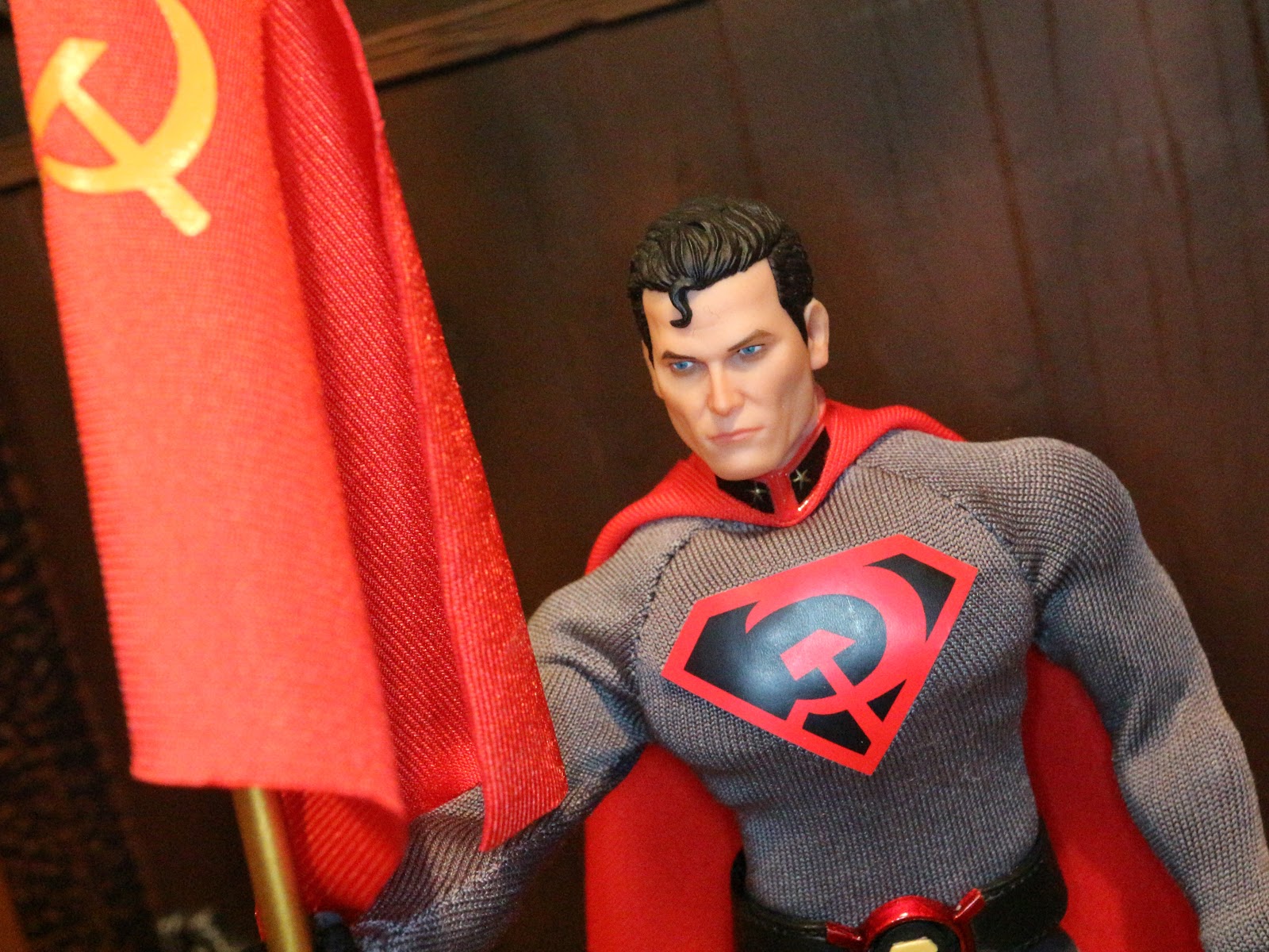 Красные сынки. Superman Red son. Супермен красный сын. Mezco Superman. Коммунистический Супермен.