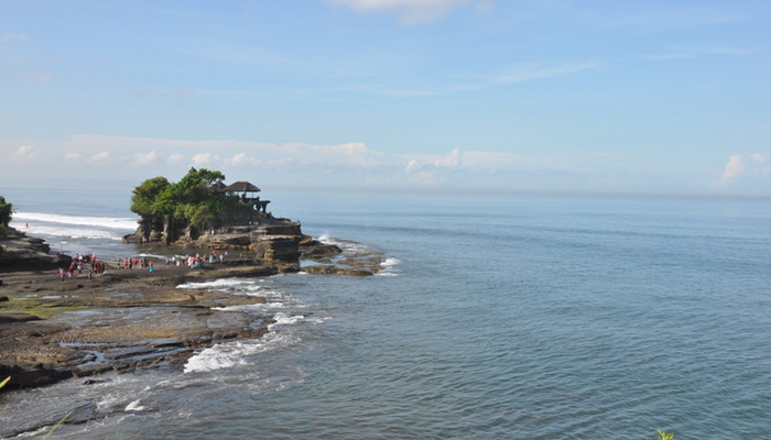Kunjungan Wisatawan di DTW Tanah Lot Bali Masih Sepi