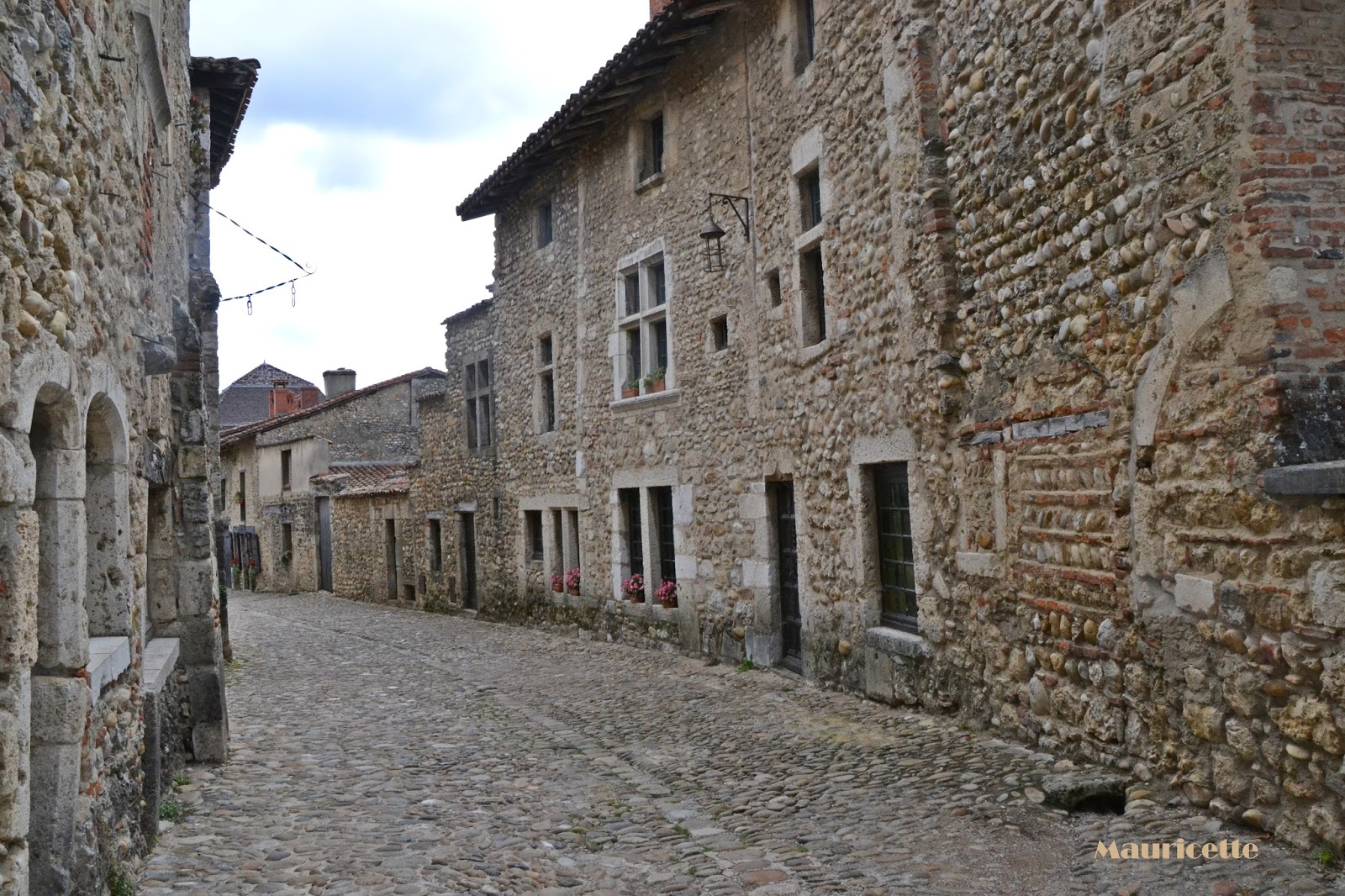 PÉROUGES