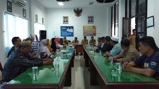 Lensa pacitan Sengketa pasar