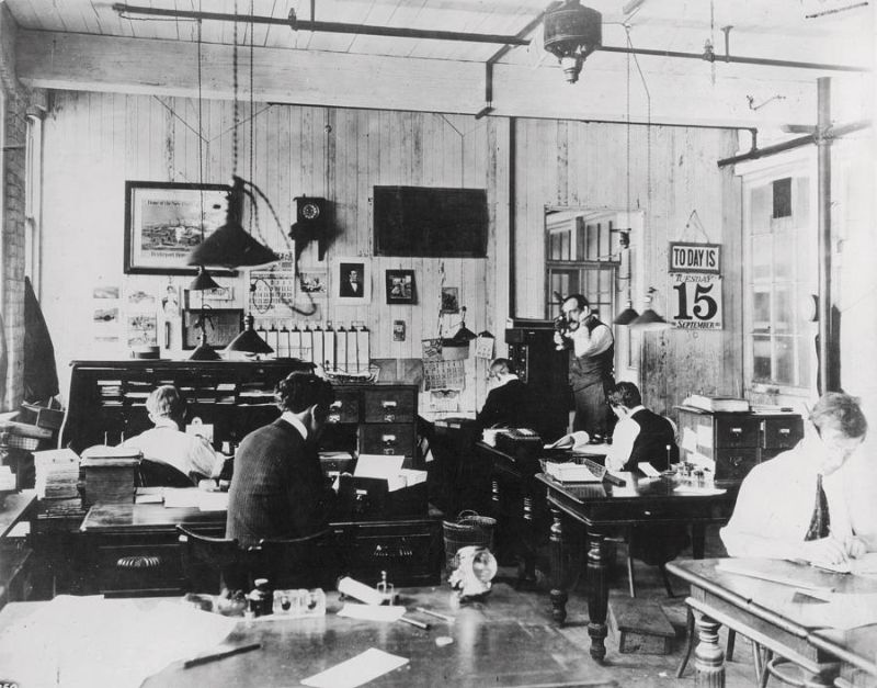 26 Amazing Photos Capture People in the Offices in the Early 20th