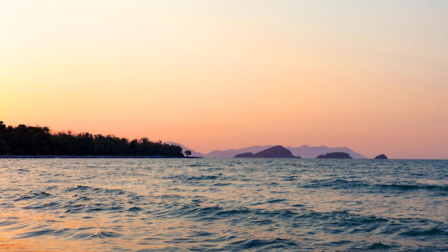 IPhone 13 Mountains Sea Waves Wallpaper IPhone 13 Mountains Sea Waves Wallpaper