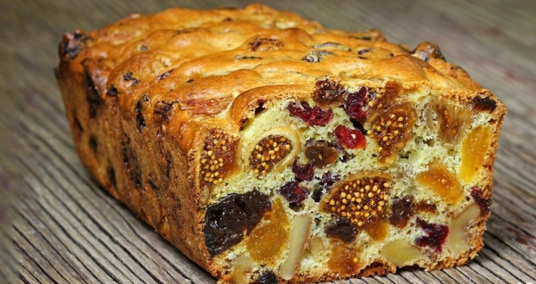 Το Απολαυστικό κέικ με τα αποξηραμένα φρούτα που έχει προκαλέσει φρενίτιδα – σκίζει και σε γεύση και σε εμφάνιση!