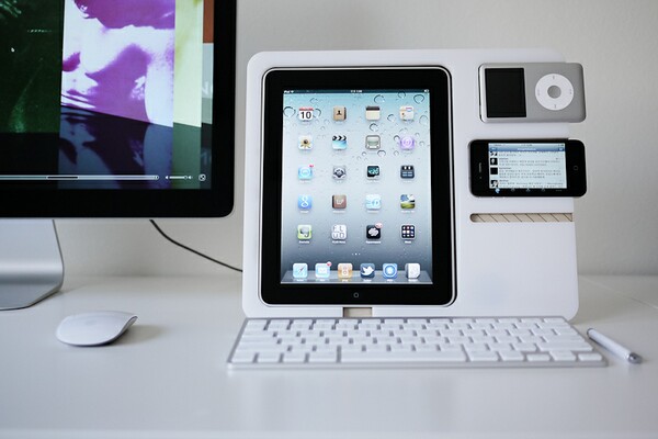 Polyply - iPad / iPhone / iPod Holder Stand