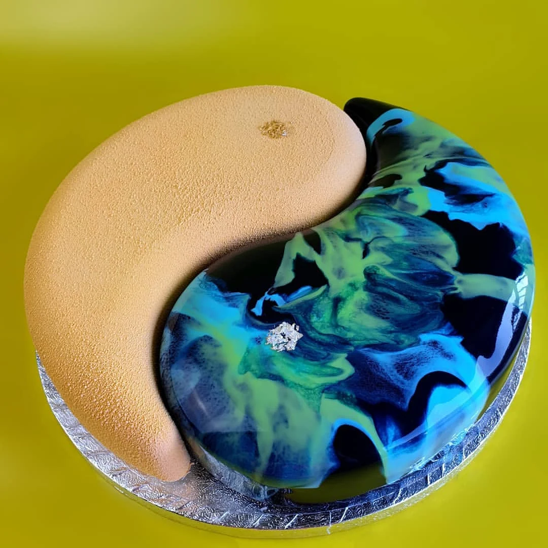 Mirror glazed birthday cakes 2021 designs by Niki van Bake Melody Jacob