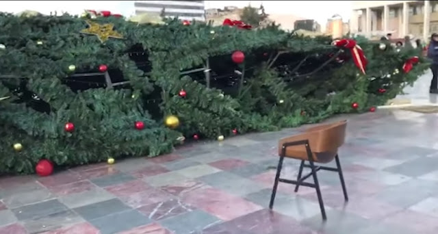 Strong Winds in Tirana, Christmas Tree down and many damages Strong Winds in Tirana, Christmas Tree down and many damages