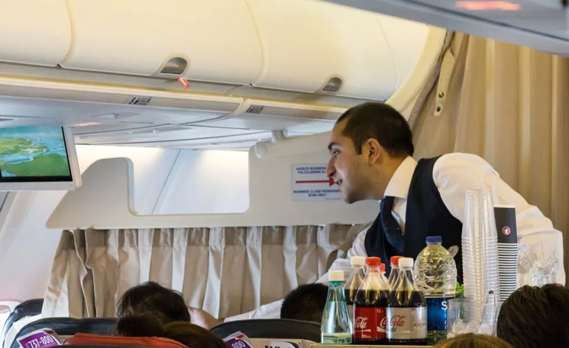 Flight Attendants 7 Things You'll Never See Flight Attendants Do Again