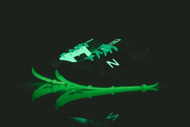 Der NEW Balance CM1700 "Glow in the Dark" Sneaker - Atomlabor Blog Fashion Tipp