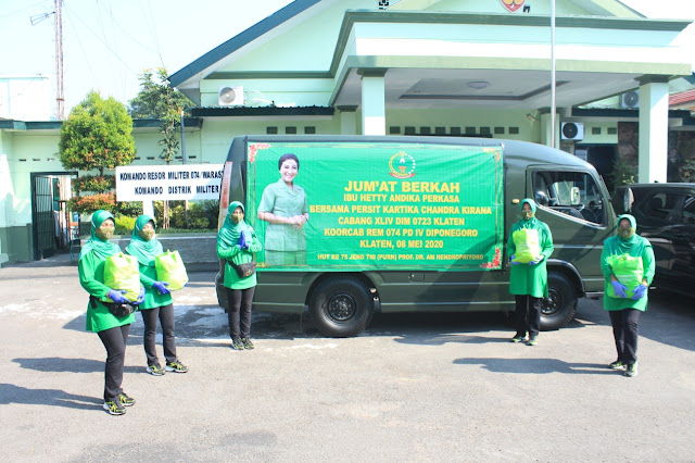 Jum'at Berkah Persit Kodim Klaten Salurkan Bantuan dari Ketua Umum Persit Kartika Chandra Kirana Pusat