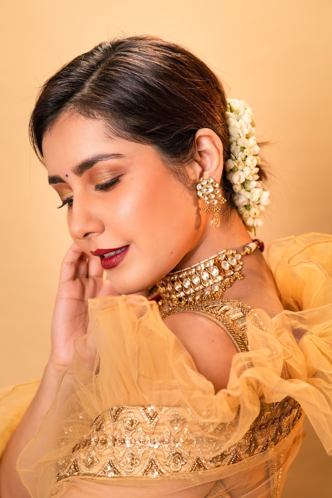 Raashi Khanna in Golden Lehenga Pics HD Wallpaper | PicsHitz