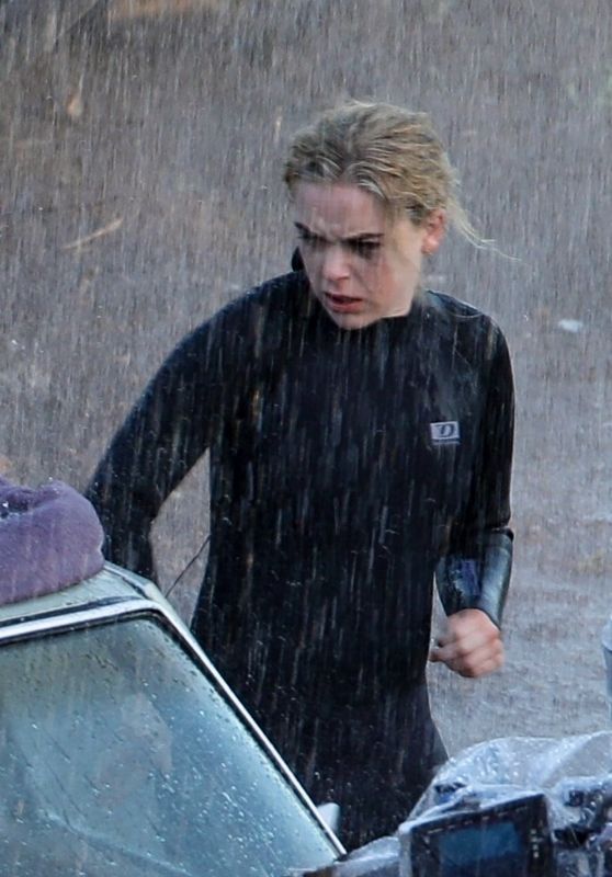 Celebrity Wetlook Archive: Kiernan Shipka “Swimming With Sharks” Behind