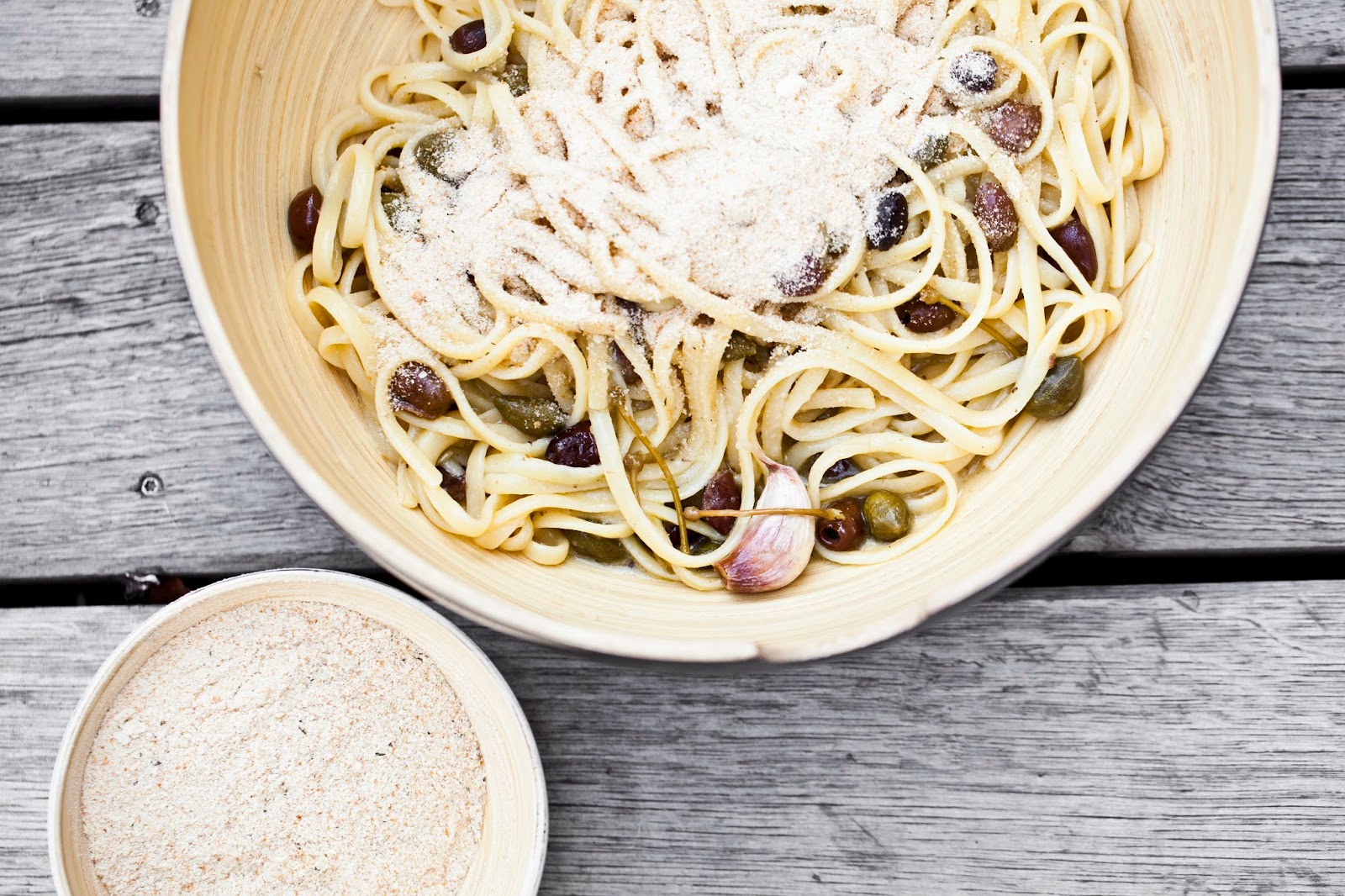ingredientista.english Linguine with olives "taggiasche", capers and
