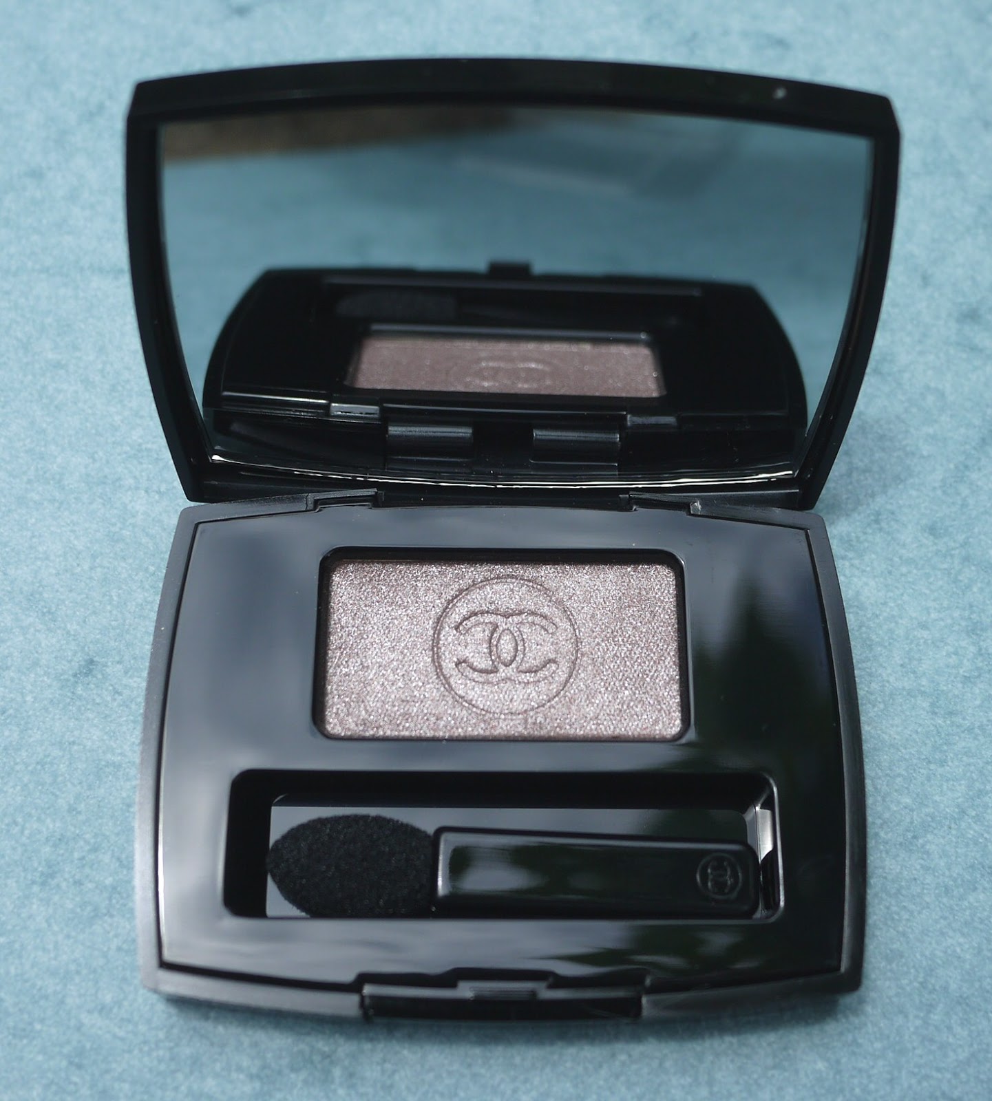 Samarbejde Mobilisere Biprodukt Best Things in Beauty: Chanel Ombre Essentielle Soft Touch Eyeshadow for  Fall 2013 - Gri-Gri and Hasard