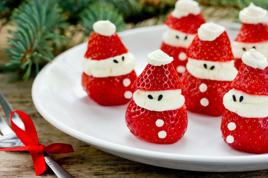 Fresas con nata con forma de Papá Noel