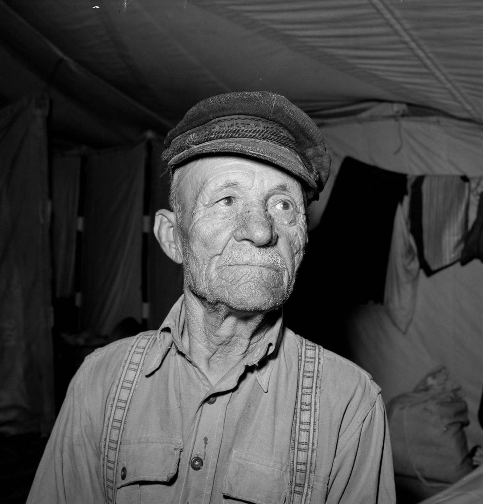 Rare photographs  When European refugees fled to Egypt  1944 - 39
