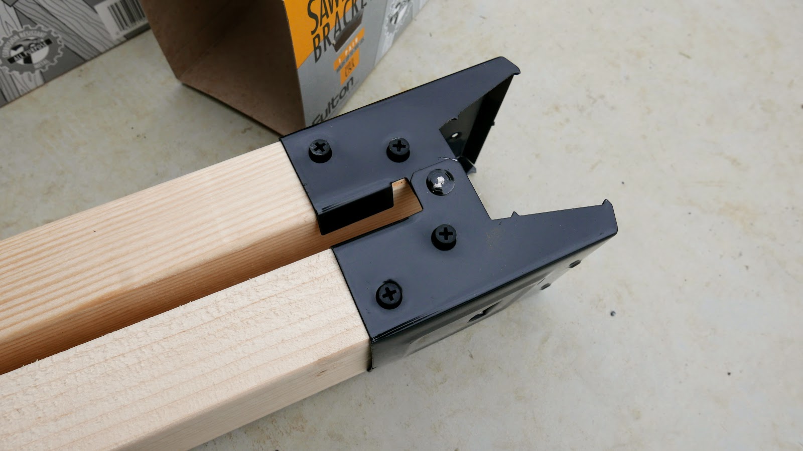 全てはカタチから… 【ソーホースブラケットで作業台を作ってみた】