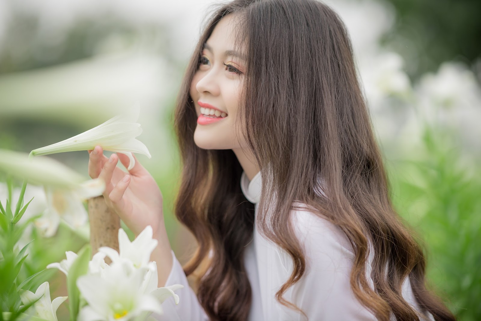 Vietnamese cute girl - Ao dai Vietnamese traditional dress