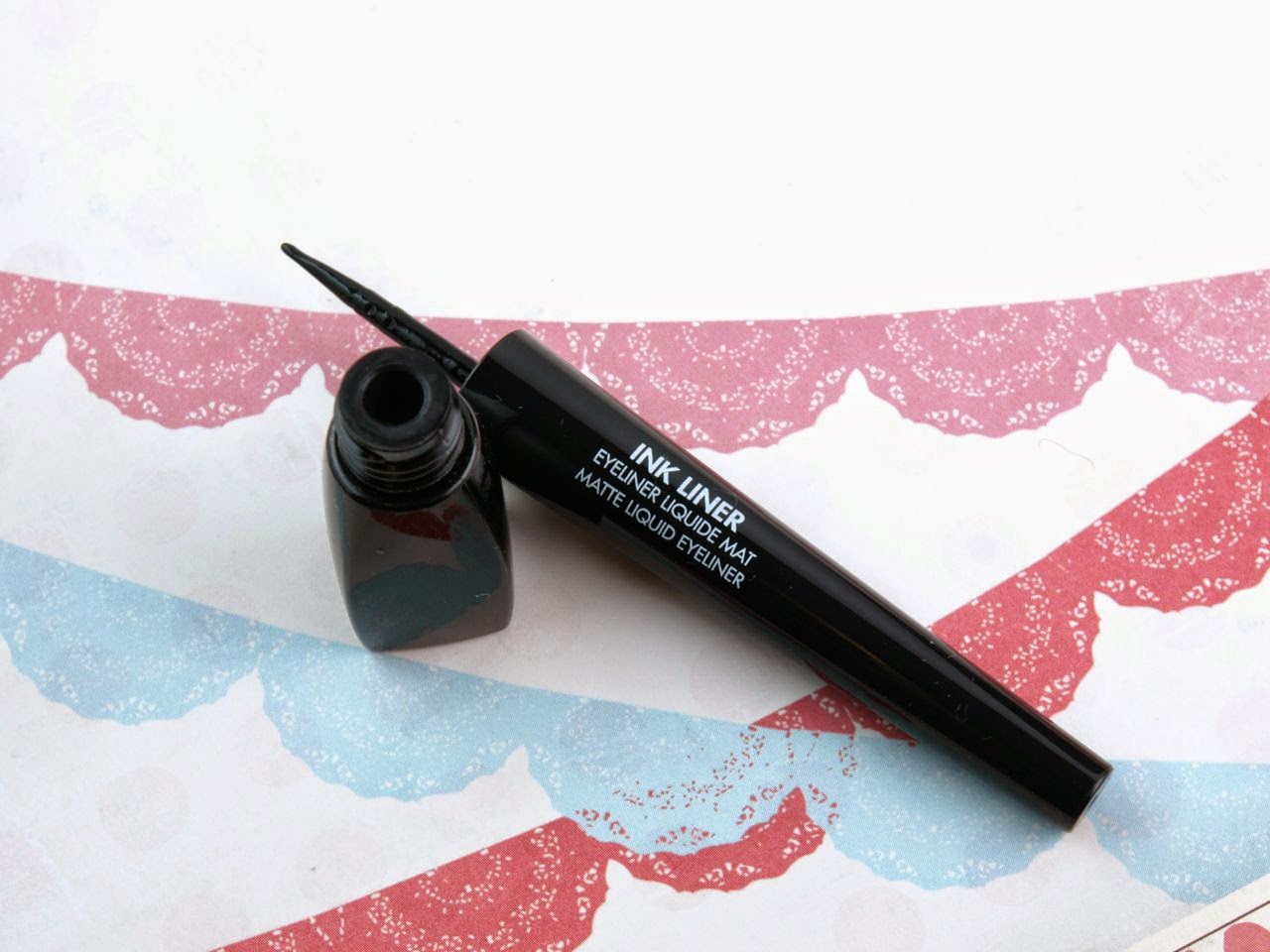 Make Up For Ever Angled Eyeliner Brush 262: Review  The Happy Sloths:  Beauty, Makeup, and Skincare Blog with Reviews and Swatches