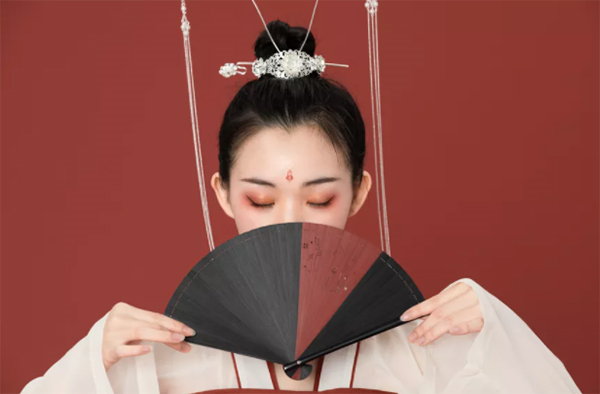 在紫微斗數上感情與婚姻要如何看？合參才能相克變為相生？-圖片1