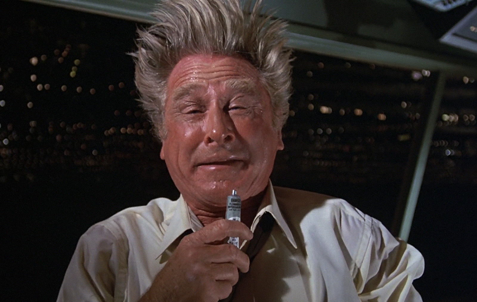 Elokuvan taikaa Arvostelu Hei, me (Airplane! 1980)