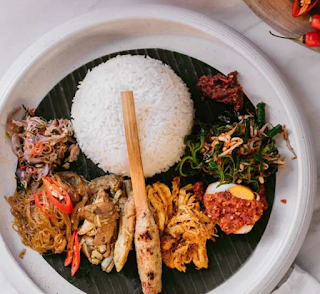 Travelling Kuliner ke Bali dengan 10 Hidangan Seafood Halal yang Enak
