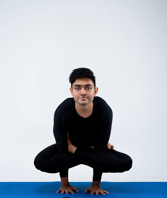 kukkutasana