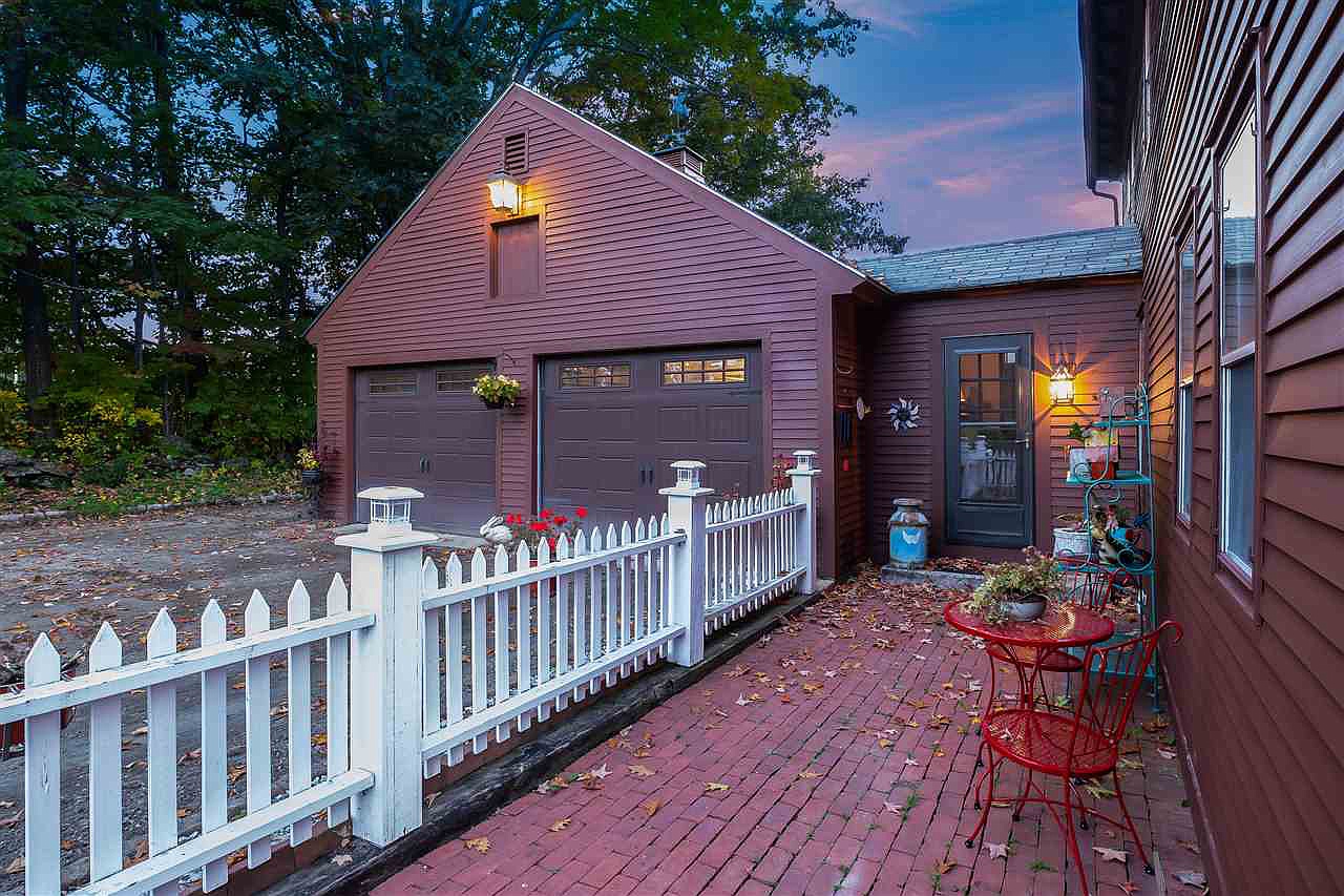 Sweet House Dreams Bay School Farm, 1790 Post and Beam Colonial in
