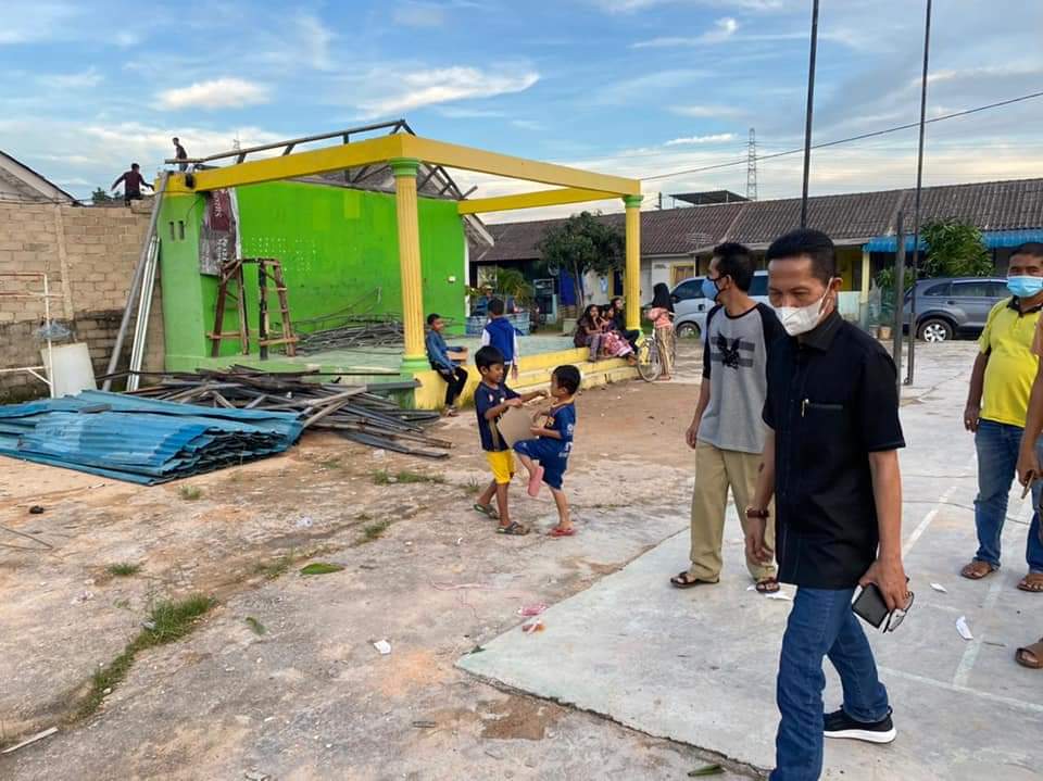 Tinjau Warga Yang Terdampak Puting Beliung, Rudi-Amsakar Siapkan Bantuan Untuk 54 Rumah Yang Terdampak Tinjau Warga Yang Terdampak Puting Beliung, Rudi-Amsakar Siapkan Bantuan Untuk 54 Rumah Yang Terdampak