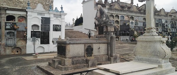 Una fosa común bajo la tumba del primer fascista de España