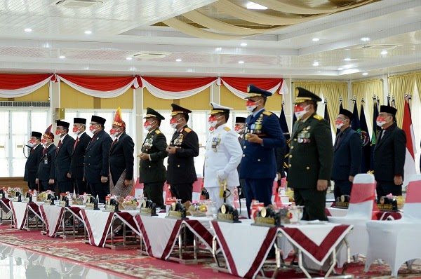 Gubsu Ikuti Upacara Penurunan Bendera Nasional | Harian9.Com