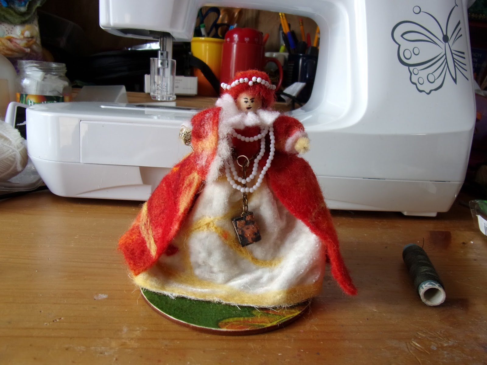 Crafting with PAWS Machine Felting Project No 13 Elizabethan Peg