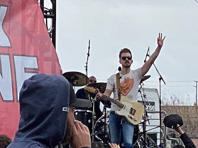 Chase Bryant provide an awesome concert sprinkled with much appreciated patriotism 